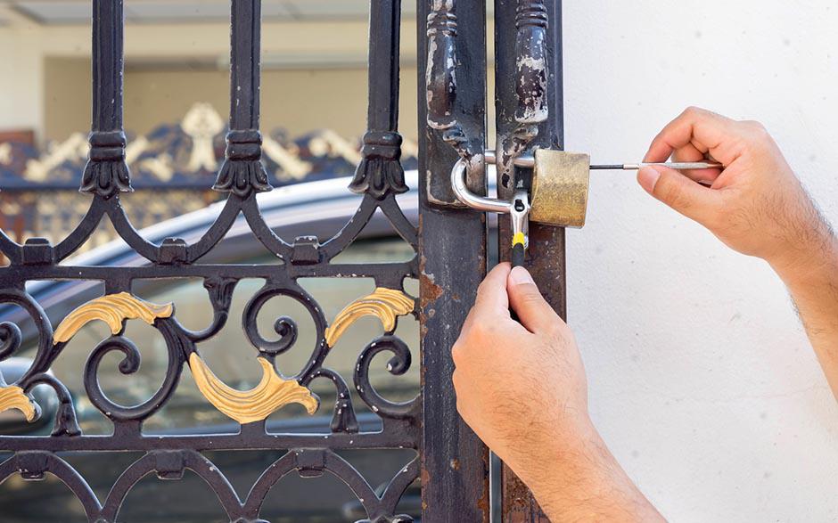 serrurier porte claquée Paris 4