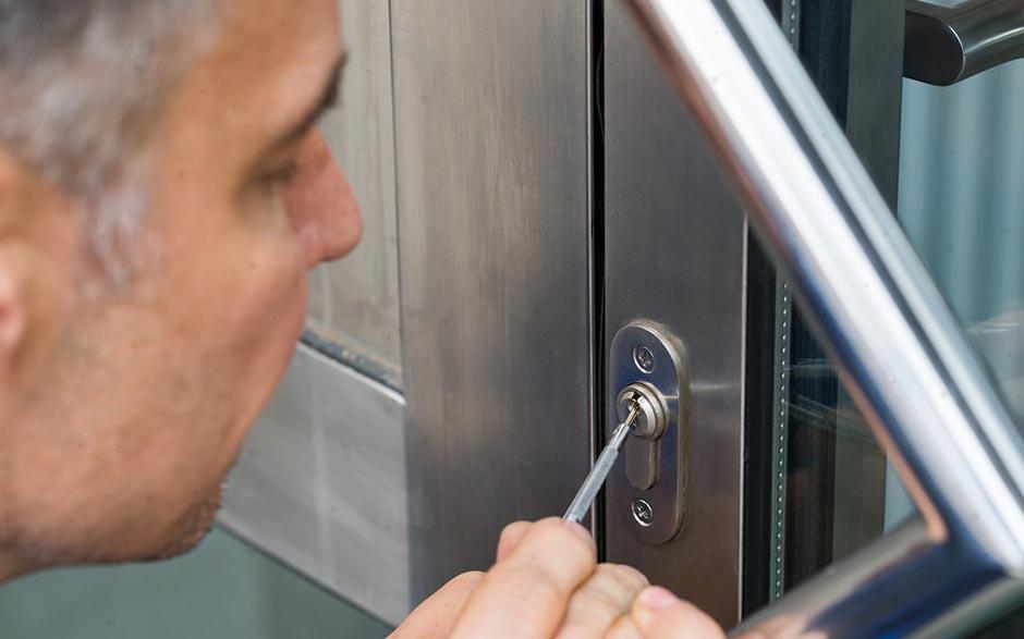 serrurier porte claquée Paris 4